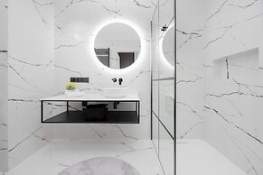 Apartment With Parking by Renters