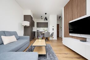 Apartment With Parking by Renters