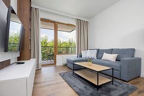 Apartment With Parking by Renters