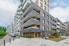 Apartment With Parking by Renters