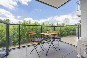 Apartment With Parking by Renters