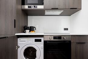 Apartment With Parking by Renters