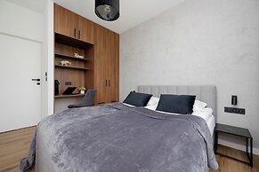 Apartment With Parking by Renters