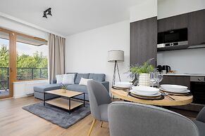 Apartment With Parking by Renters