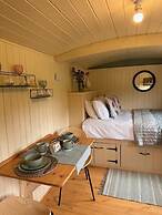 Shepherdshut-cotswolds-petfriendly-woodburner