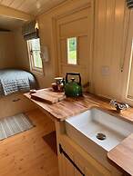 Shepherdshut-cotswolds-petfriendly-woodburner