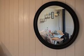 Shepherdshut-cotswolds-petfriendly-woodburner