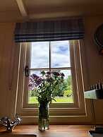Shepherdshut-cotswolds-petfriendly-woodburner
