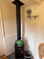 Shepherdshut-cotswolds-petfriendly-woodburner