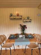 Shepherdshut-cotswolds-petfriendly-woodburner