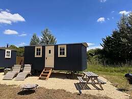 Shepherdshut-cotswolds-petfriendly-woodburner