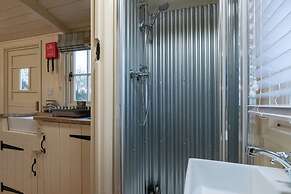 Shepherdshut-cotswolds-petfriendly-woodburner