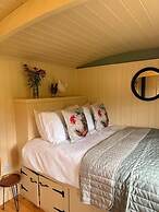Shepherdshut-cotswolds-petfriendly-woodburner