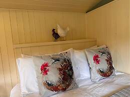 Shepherdshut-cotswolds-petfriendly-woodburner