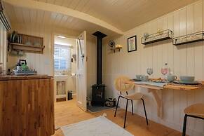 Shepherdshut-cotswolds-petfriendly-woodburner