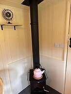 Shepherdshut-cotswolds-petfriendly-woodburner