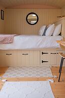 Shepherdshut-cotswolds-petfriendly-woodburner