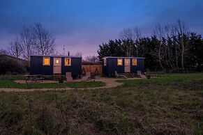 Shepherdshut-cotswolds-petfriendly-woodburner