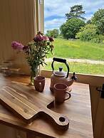 Shepherdshut-cotswolds-petfriendly-woodburner