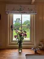 Shepherdshut-cotswolds-petfriendly-woodburner