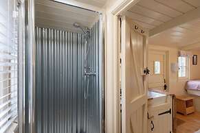 Shepherdshut-cotswolds-petfriendly-woodburner
