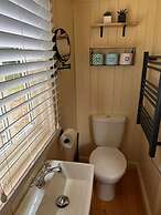 Shepherdshut-cotswolds-petfriendly-woodburner