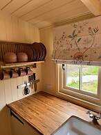Shepherdshut-cotswolds-petfriendly-woodburner