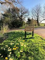 Shepherdshut-cotswolds-petfriendly-woodburner