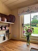Shepherdshut-cotswolds-petfriendly-woodburner