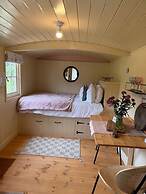 Shepherdshut-cotswolds-petfriendly-woodburner