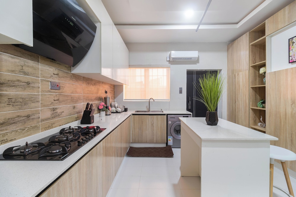 Luxury Lagos Apartment With 3 Bedrooms