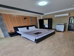 Ratchapruek DC Resort Angthong