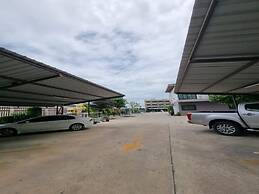 Ratchapruek DC Resort Angthong