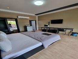 Ratchapruek DC Resort Angthong