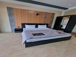 Ratchapruek DC Resort Angthong