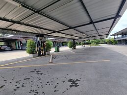 Ratchapruek DC Resort Angthong
