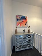 Spacious 4 Bedroom House - Central & Pet Friendly