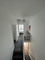 Spacious 4 Bedroom House - Central & Pet Friendly