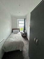 Spacious 4 Bedroom House - Central & Pet Friendly