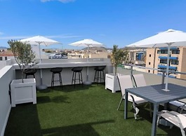 Gallery Central Piraeus Port