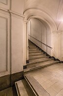 Apartment in the Heart of Nightlife