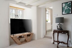 Spacious 4-bed Cottage With Garden & Pet-friendly