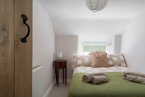 Spacious 4-bed Cottage With Garden & Pet-friendly