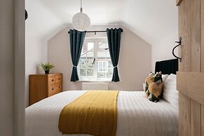 Spacious 4-bed Cottage With Garden & Pet-friendly