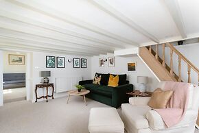 Spacious 4-bed Cottage With Garden & Pet-friendly