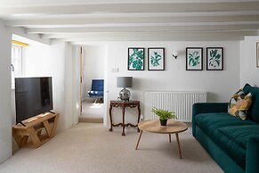 Spacious 4-bed Cottage With Garden & Pet-friendly