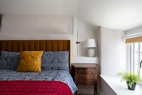 Spacious 4-bed Cottage With Garden & Pet-friendly