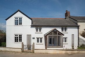 Spacious 4-bed Cottage With Garden & Pet-friendly