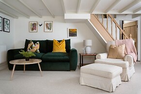 Spacious 4-bed Cottage With Garden & Pet-friendly