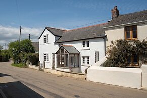 Spacious 4-bed Cottage With Garden & Pet-friendly